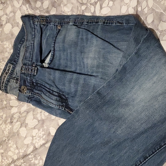 Express - Picture 2 of 3